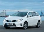 Toyota Auris Touring Sports Hybrid 2013 года (UK)